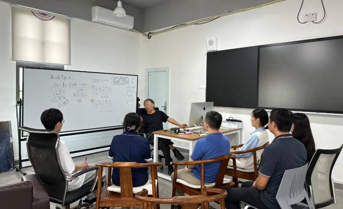 教學(xué)I時(shí)尚藝術(shù)學(xué)院多專業(yè)協(xié)同備課 教師素質(zhì)與教學(xué)水平均衡發(fā)展