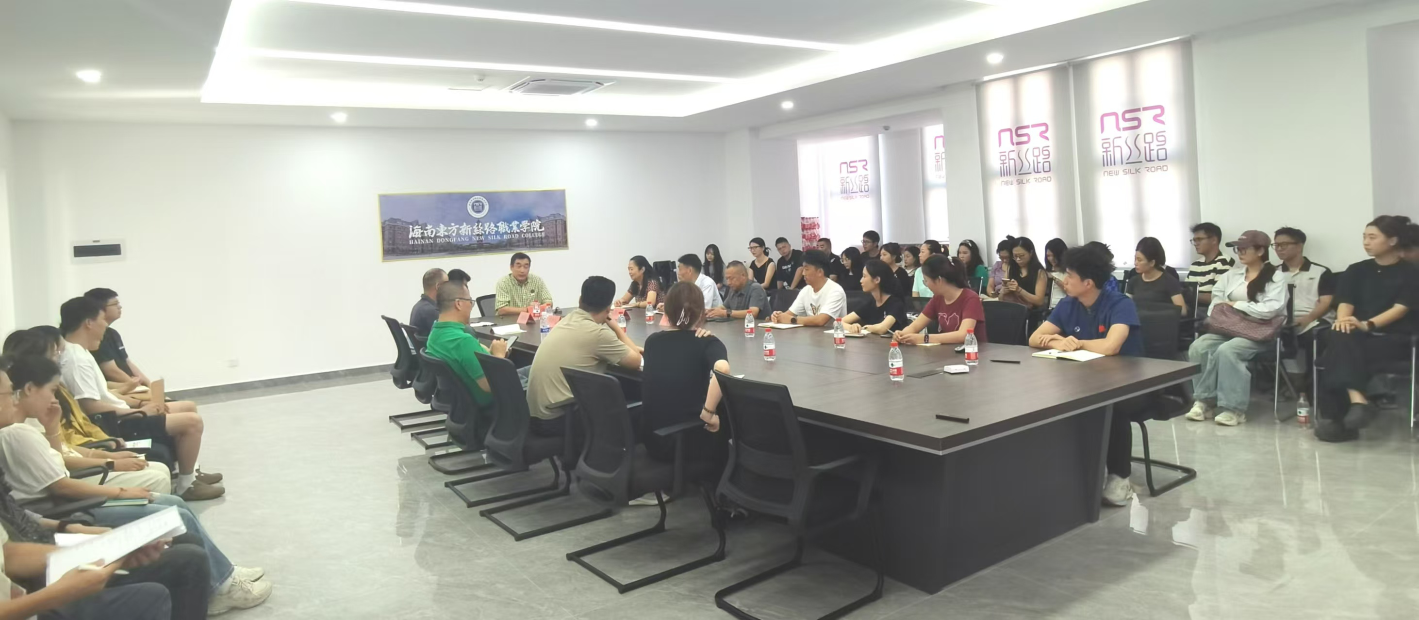 啟智凝心聚“新”力：新絲路職業學院新入職教師教育教學培訓續篇（二）