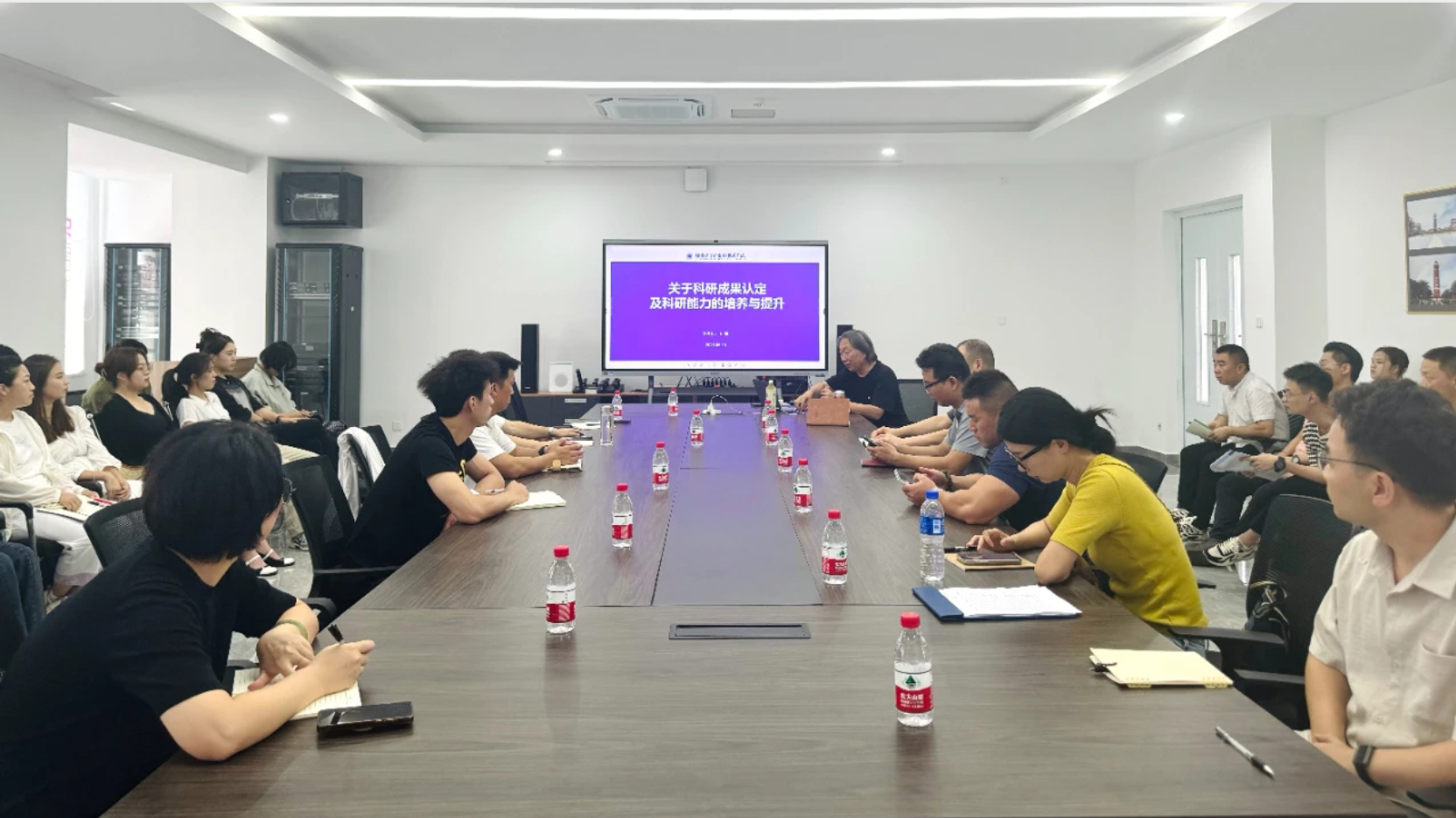 重視教育為本 堅持科研創新—— 我校入職教師科研主題培訓會議紀實
