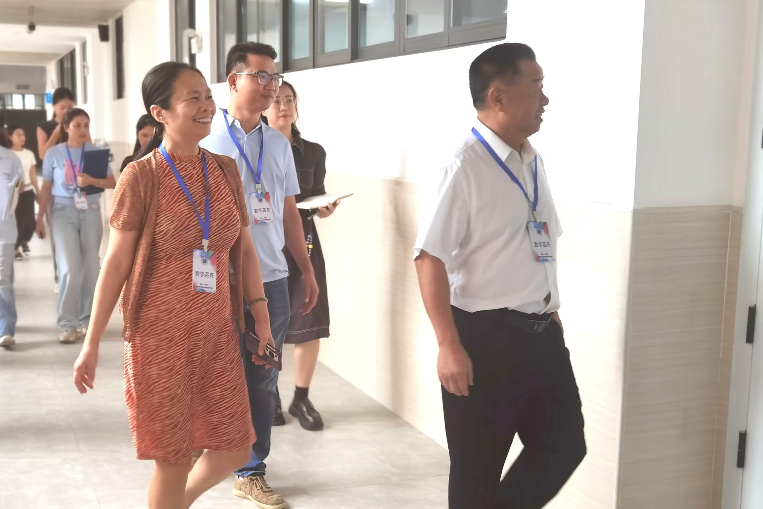 我校開展新學期教學檢查 黃景貴校長深入教學一線