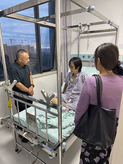 以生為本踐初心，暖心探望顯溫情 —— 智能制造學院領導慰問住院學生側記
