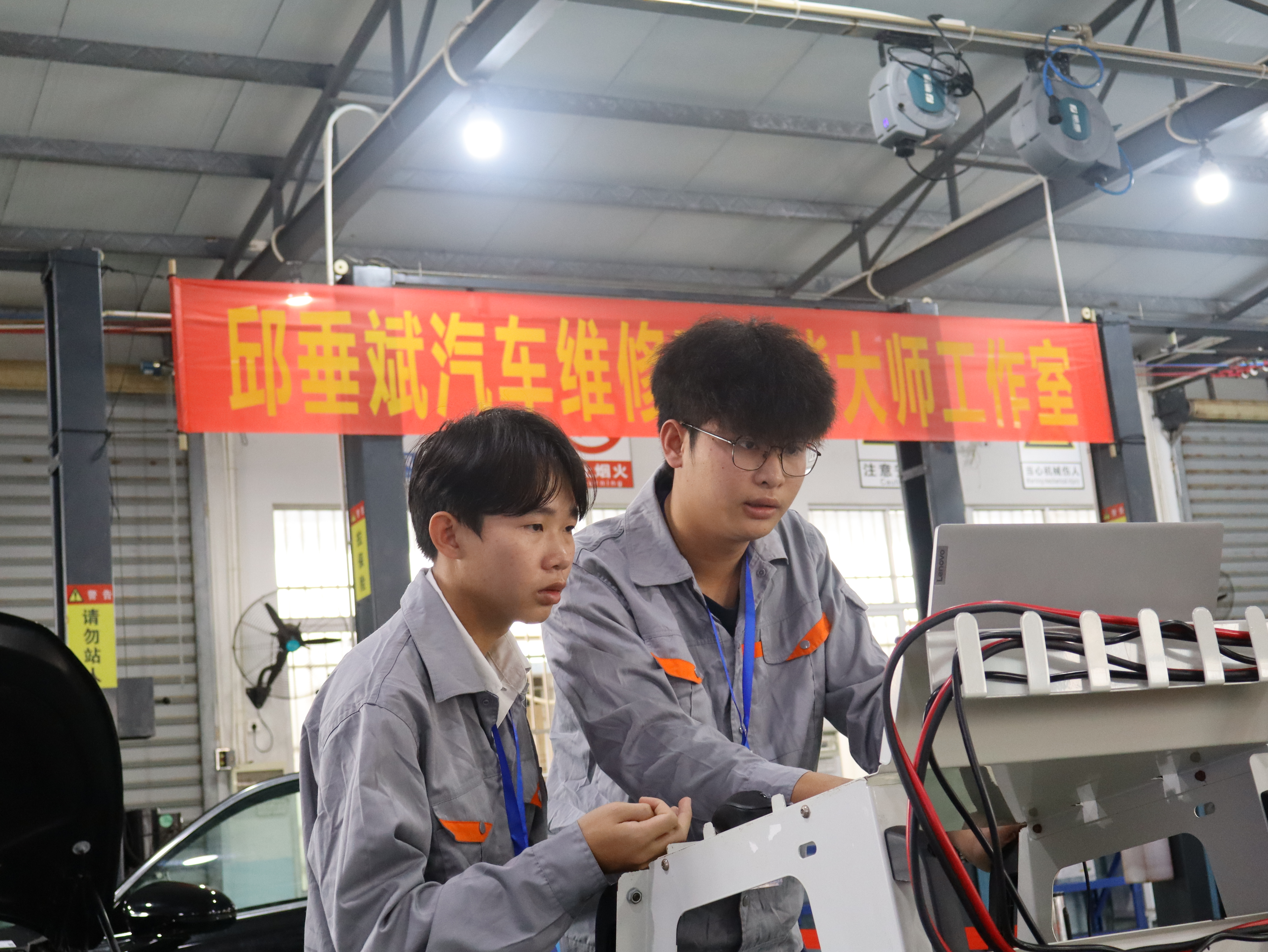 我校智能制造學院學子在2025年海南省職業院校技能大賽斬獲佳績
