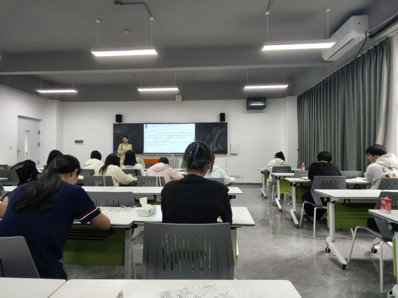 紙上得來終覺淺 動手實操出真知——我校大數據與會計專業首次手工賬簿制作實訓圓滿收官