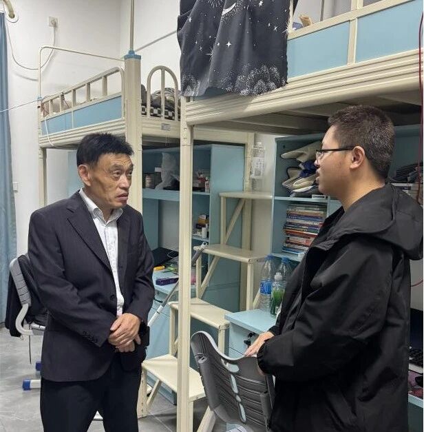 溫情查寢暖人心 護航成長啟新程——應用技術學院開展新學期學生宿舍走訪