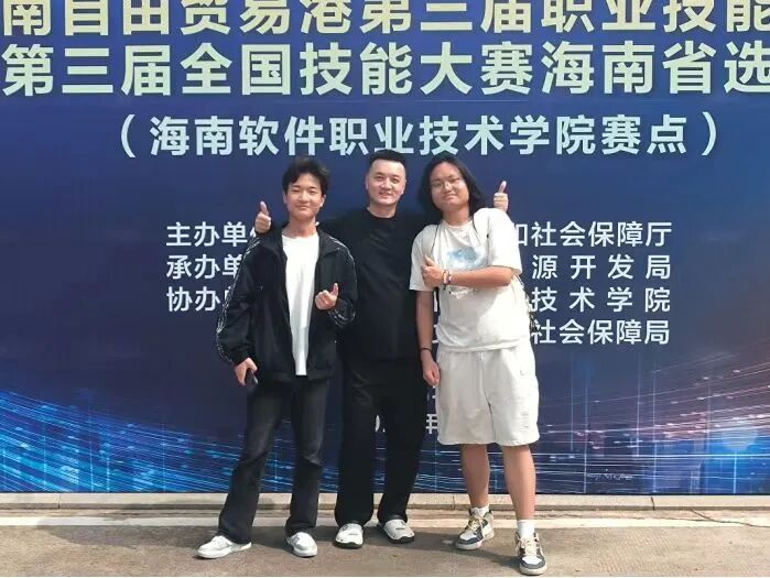 青春榜樣杜安航｜以賽促學，在代碼世界里奔赴熱愛