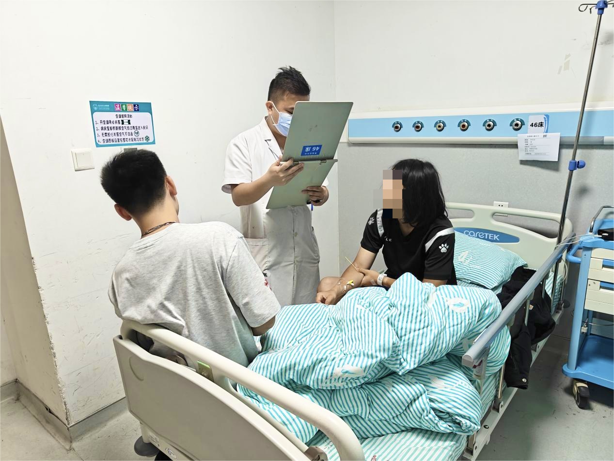 深夜救助暖人心，師生同心護學子