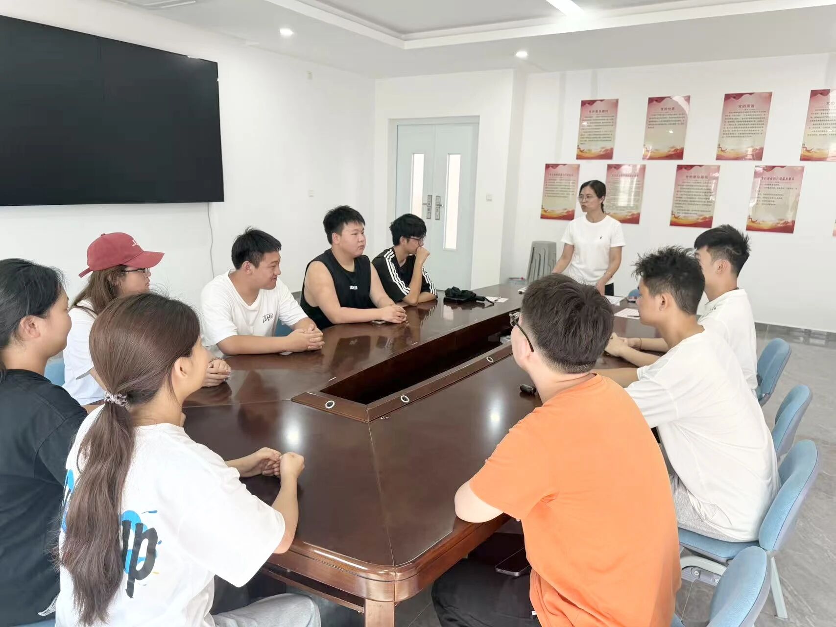 潔凈校園，青春共建｜我校督導(dǎo)辦組織學(xué)生督導(dǎo)團(tuán)開展教室環(huán)境衛(wèi)生專項(xiàng)檢查