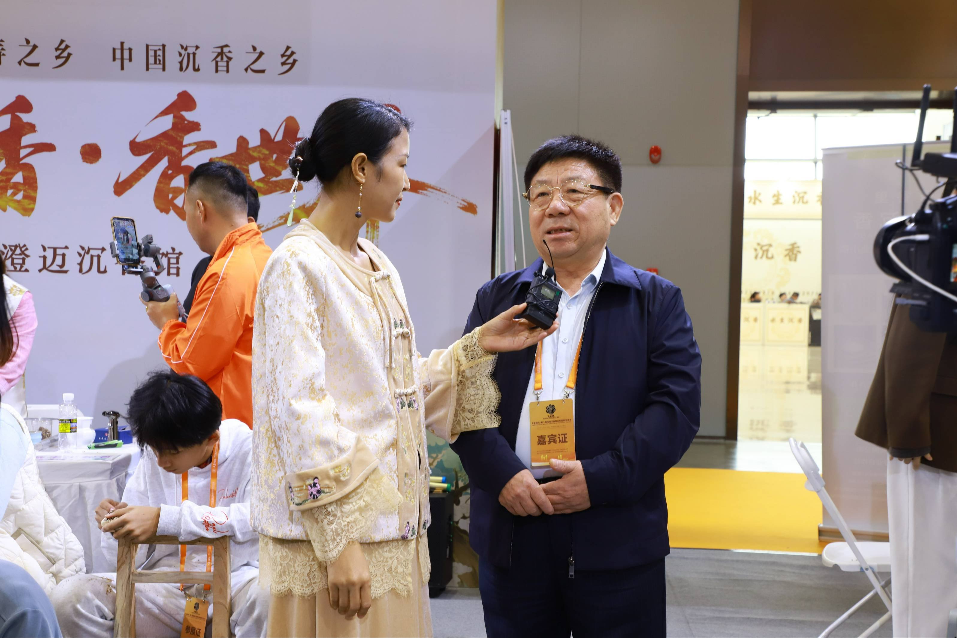 學(xué)院受邀參加天香國色第二屆海南沉香黃花梨國際交易會并成功設(shè)展