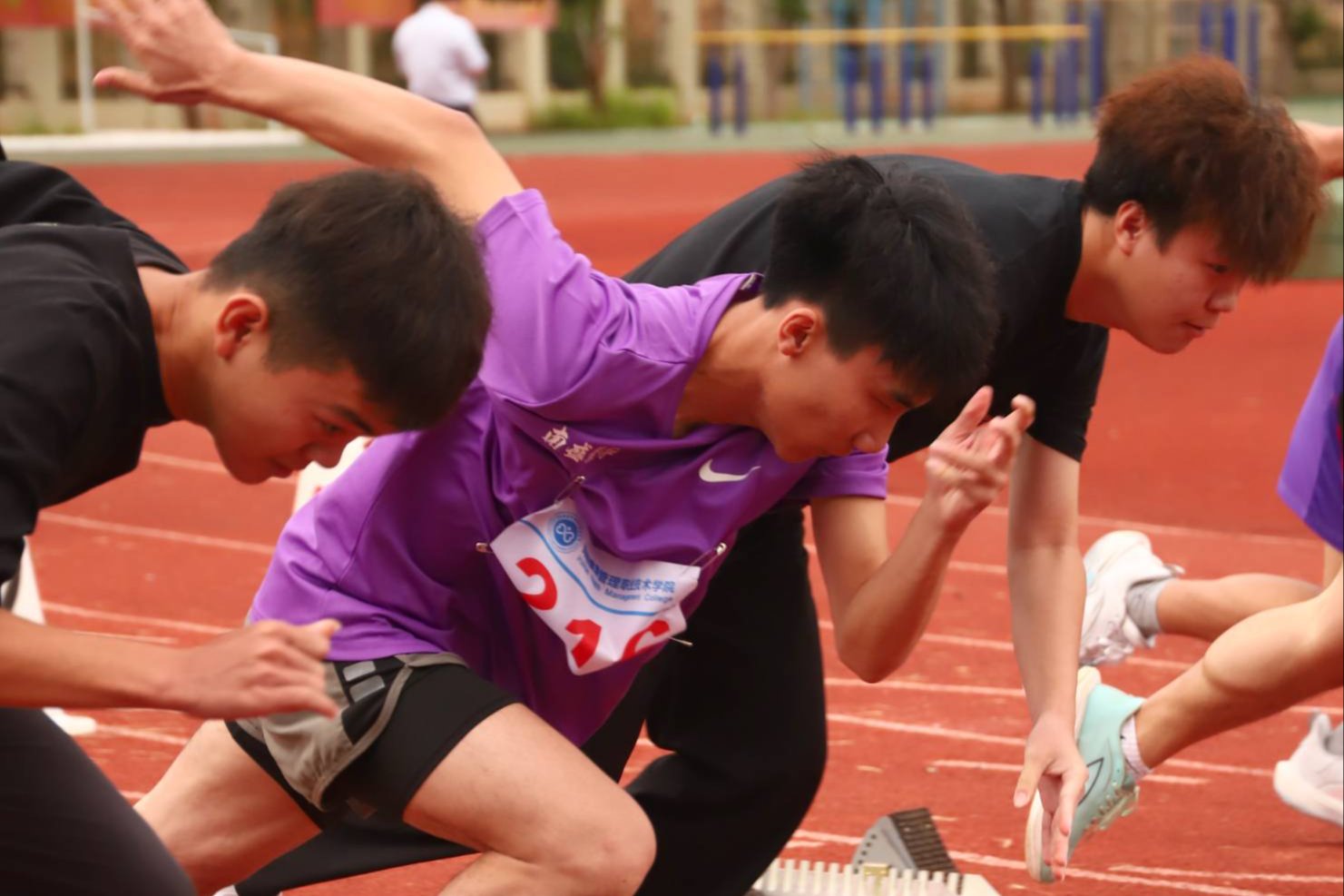 賽場高光萬象，第五屆田徑運動會封面C位由你定義！
